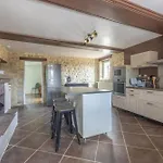 بيت للعطل Family House, Garden, Peaceful - Omaha