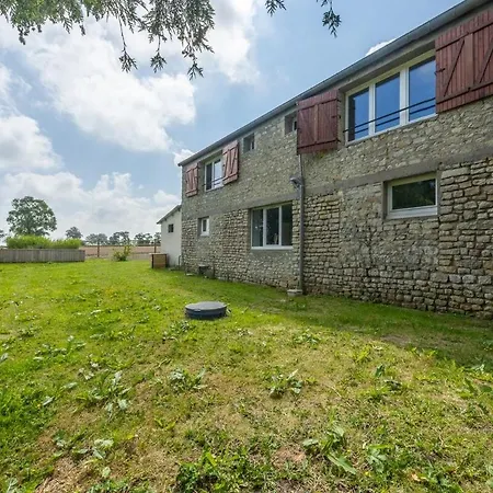 Parking & Large Garden *