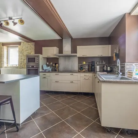 Parking & Large Garden Casa vacanze