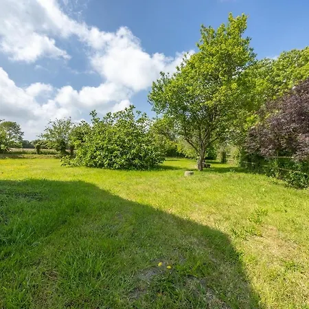 Parking & Large Garden *