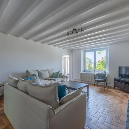 Parking & Large Garden