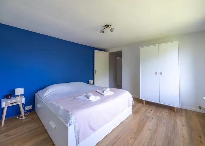 Private Parking & Large Garden Holiday home *