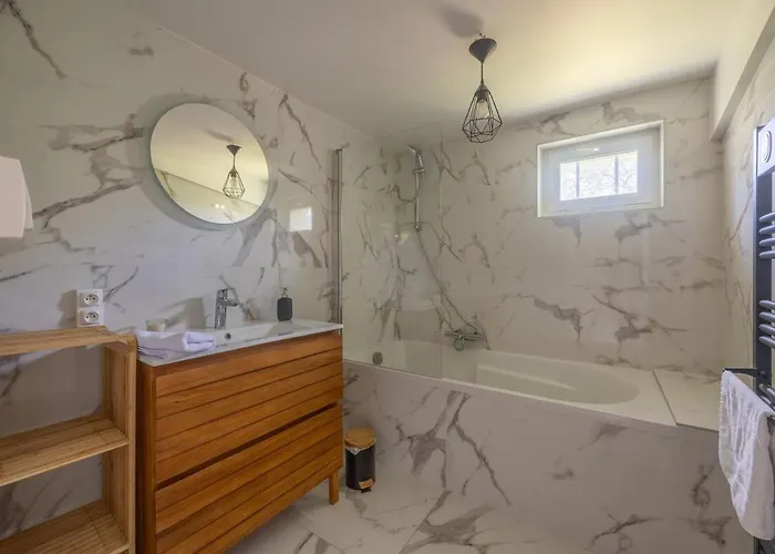 Private Parking & Large Garden *