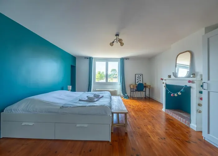 Private Parking & Large Garden *