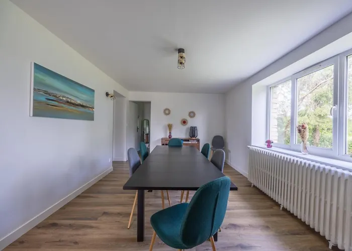 Private Parking & Large Garden