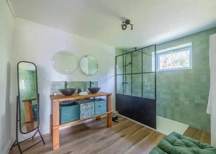 Private Parking & Large Garden *