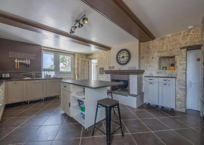 Private Parking & Large Garden Holiday home